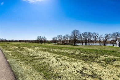 ***$5,000 towards buyers closing costs*** Lakefront opportunity - photo 15