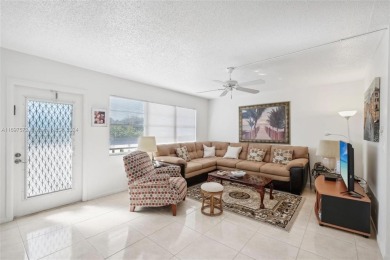(private lake, pond, creek) Condo For Sale in Deerfield Beach Florida