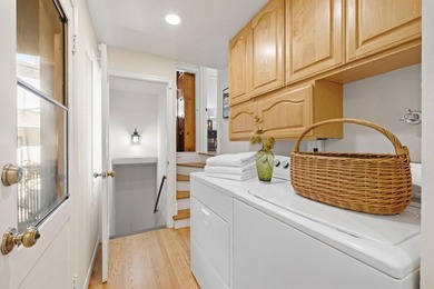 Welcome to 1386 Hillside Circle, a timeless Burlingame residence - photo 18