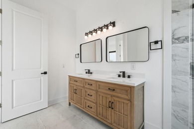 One or more photo(s) has been virtually staged. This stunning - photo 35