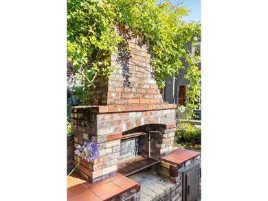 Welcome to 1386 Hillside Circle, a timeless Burlingame residence - photo 46