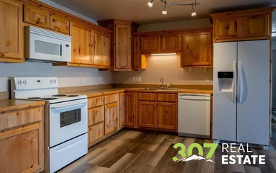 Low maintenance, ground level condo in Heart Mountain