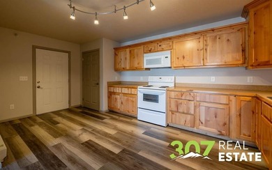 Low maintenance, ground level condo in Heart Mountain