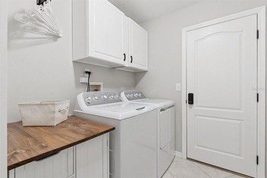 Welcome home to this beautifully maintained, immaculately clean - photo 24