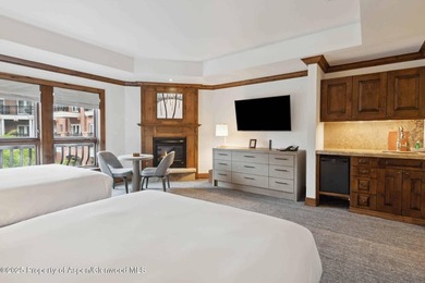 2024 renovations completed (including new decor, furniture - photo 25