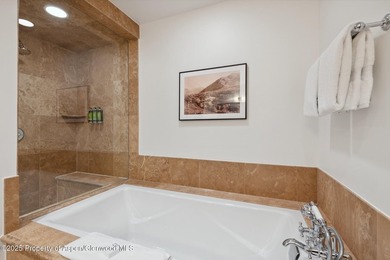 2024 renovations completed (including new decor, furniture - photo 30