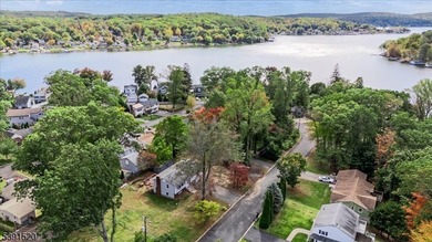 Beautifully updated and move-in ready, this 3-bedroom, 2-bath - photo 30
