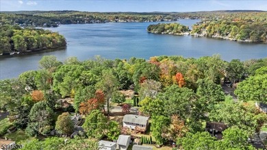 Beautifully updated and move-in ready, this 3-bedroom, 2-bath - photo 34