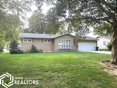 Five Island Lake Home Sale Pending in Emmetsburg Iowa