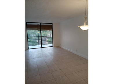 Water and cable included. Beautifully renovated penthouse end - photo 13