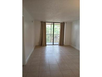 Water and cable included. Beautifully renovated penthouse end - photo 14
