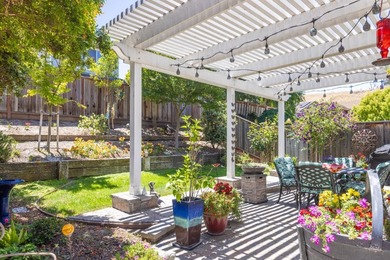 Welcome to this beautifully updated 3-bedroom, 2.5-bathroom home - photo 15