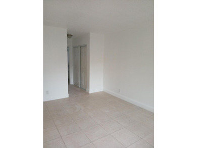 Water and cable included. Beautifully renovated penthouse end - photo 18