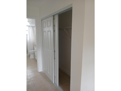 Water and cable included. Beautifully renovated penthouse end - photo 21