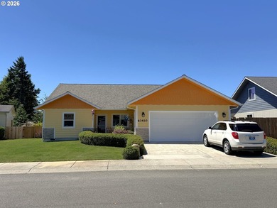 Built in 2018, this beautifully maintained custom home offers 1 - photo 1
