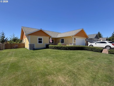 Built in 2018, this beautifully maintained custom home offers 1 - photo 2