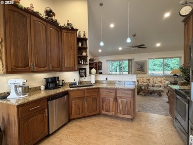 Built in 2018, this beautifully maintained custom home offers 1 - photo 10