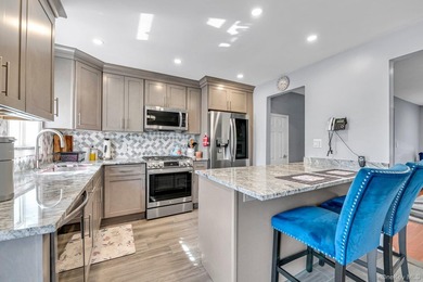 Welcome to this beautifully maintained 3-bedroom, 1.5-bath gem - photo 4