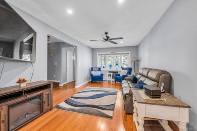 Welcome to this beautifully maintained 3-bedroom, 1.5-bath gem - photo 6