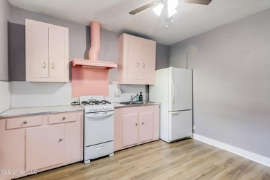 Income-producing Biloxi investment opportunity! This versatile - photo 11