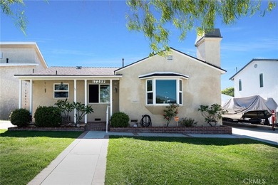 Spacious remodeled 3-bedroom home with an additional room ideal - photo 1