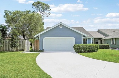 Lake Wellington Home Sale Pending in Wellington Florida
