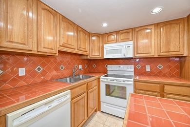 A light & bright 1/1 condo in a wonderful, friendly building in - photo 8