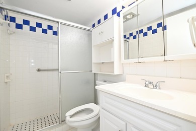 A light & bright 1/1 condo in a wonderful, friendly building in - photo 9