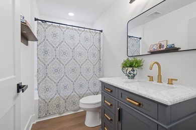 Absolutely Stunning Top To Bottom Renovation Super Close To Lake - photo 29