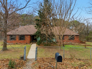 (private lake, pond, coastal) Home For Sale in Fulton Missouri