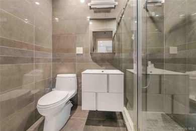 Stunning beautiful luxury-renovated 3-bedroom, 2-full-bath condo - photo 12