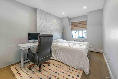 Stunning beautiful luxury-renovated 3-bedroom, 2-full-bath condo - photo 13