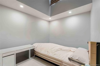 Stunning beautiful luxury-renovated 3-bedroom, 2-full-bath condo - photo 14