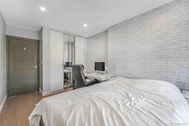 Stunning beautiful luxury-renovated 3-bedroom, 2-full-bath condo - photo 15