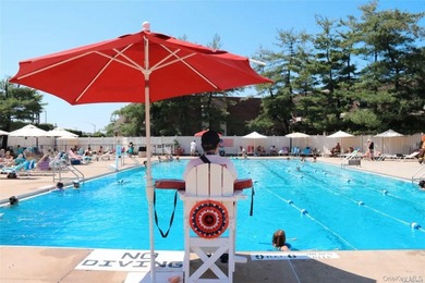 Stunning beautiful luxury-renovated 3-bedroom, 2-full-bath condo - photo 19