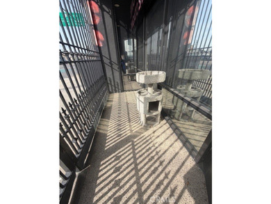 FANTASTIC LOCATION!!! One block east of CA 110 fwy, just blocks - photo 19