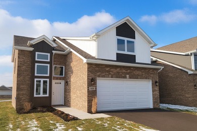 Lake Townhome/Townhouse For Sale in Hobart, Indiana