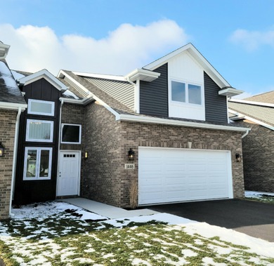 Lake Townhome/Townhouse For Sale in Hobart, Indiana