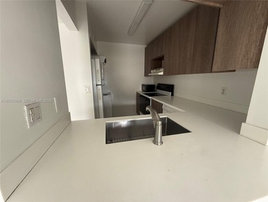 Move-in ready 2-bedroom, 2-bath condo in Rozland Condos, West - photo 5