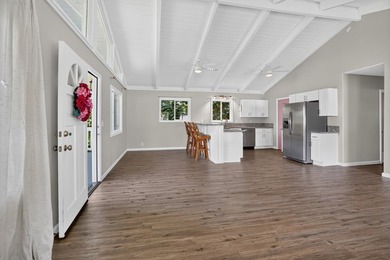 Island Living Awaits: Bright & Airy 3-Bedroom Home on S Mano - photo 3