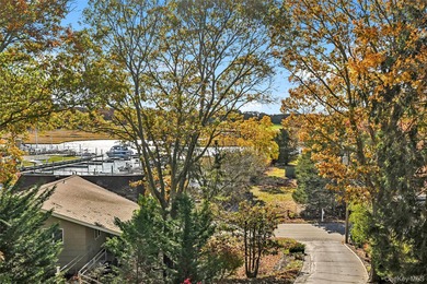 (private lake, pond, coastal) Home Sale Pending in Cutchogue New York