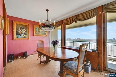 Beautiful two bedroom one bath upsplit bi-level apartment with - photo 11
