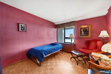 Beautiful two bedroom one bath upsplit bi-level apartment with - photo 17