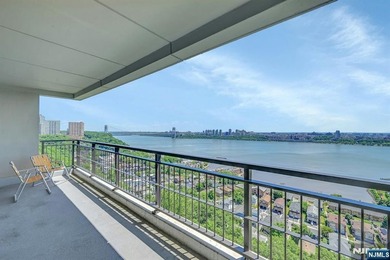 Beautiful two bedroom one bath upsplit bi-level apartment with - photo 22