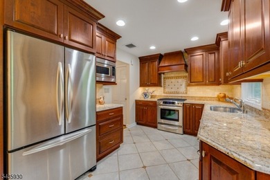 STYLISH 3-BED/2.1 BATH SPLIT-LEVEL HOME IN QUIET NEIGHBORHOOD - photo 3