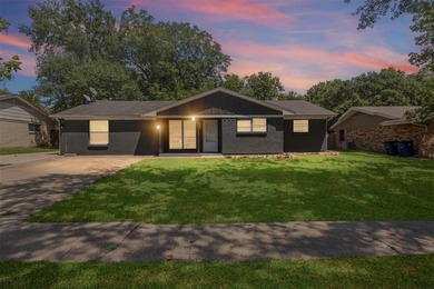 Old Lake Home For Sale in Ennis Texas