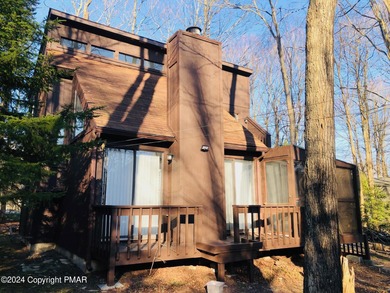 Lake Carobeth Home For Sale in Tobyhanna Pennsylvania