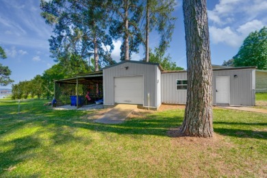 Waterfront Cottage Retreat with Guest Quarters on Lake Palestine - photo 33