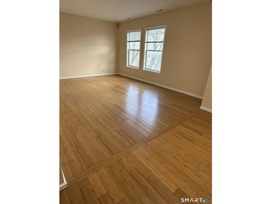 Welcome to your beautiful freshly painted 3 bedroom, 2.5 bath - photo 14