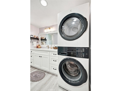 Welcome to this beautifully updated 2-bedroom, 1-bathroom condo - photo 16
